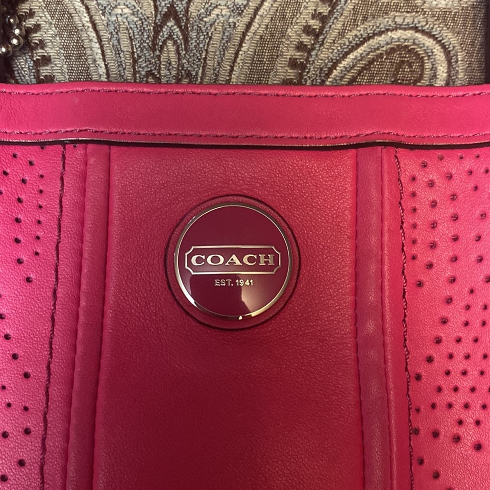 Hot pink coach purse - Picture 3 of 9